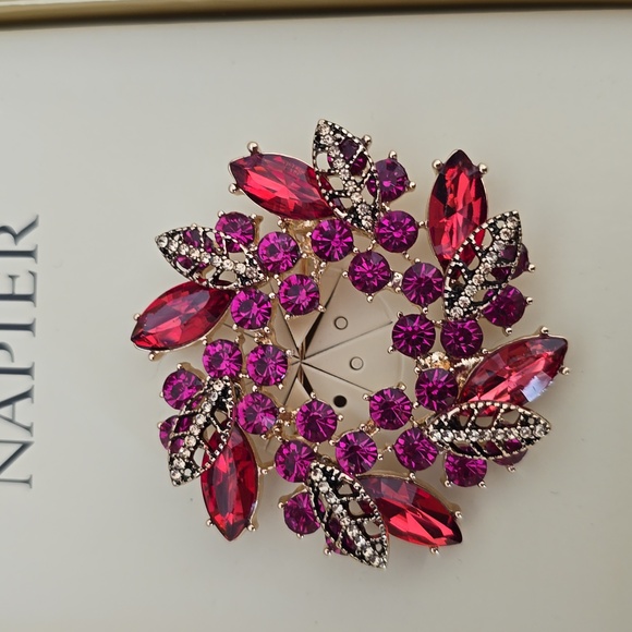 3 ITEMS:  2 NAPIER & 1 MONET BEAUTIFUL SPARKLING HOLIDAY PINS BUNDLE OF 3 - Picture 2 of 13